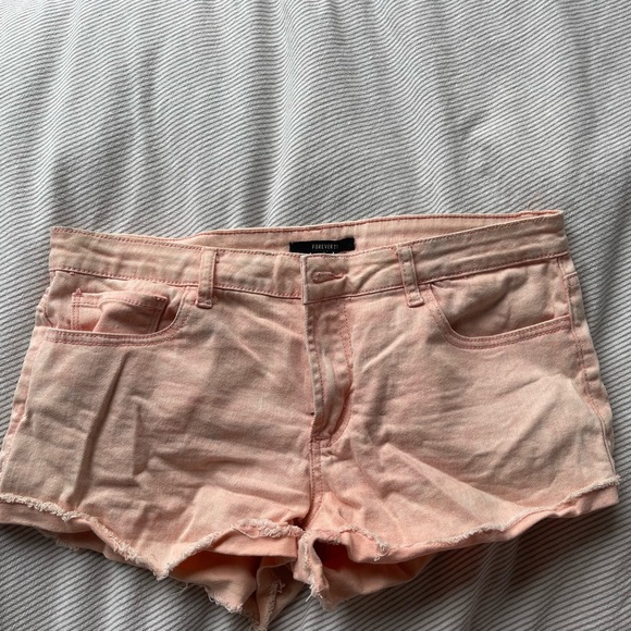 Distressed pink jeans shorts - Picture 7 of 7